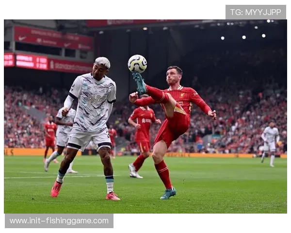 利物浦前场逼抢有效限制维拉 后场组织,取胜关键所在。 利物浦前场逼抢有效限制维拉 后场组织,取胜关键所在。